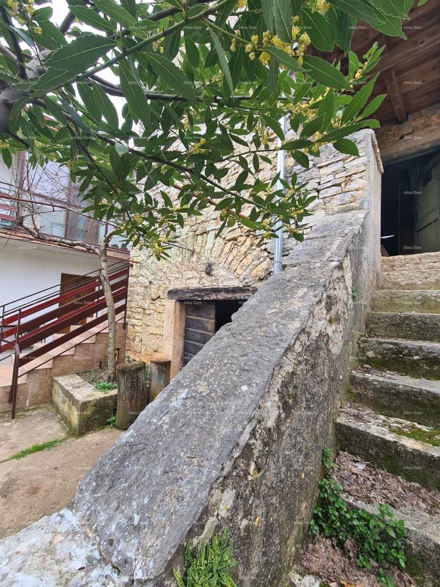 In vendita vecchia casa in pietra a Peroj 1