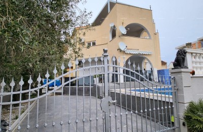 Медулин, квартира с бассейном.