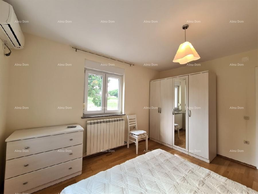 Лижнян продается один большой и один маленький дом. 4