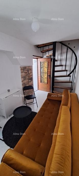 For sale: Renovated stone house in the center of the town of Vodnjan. 3