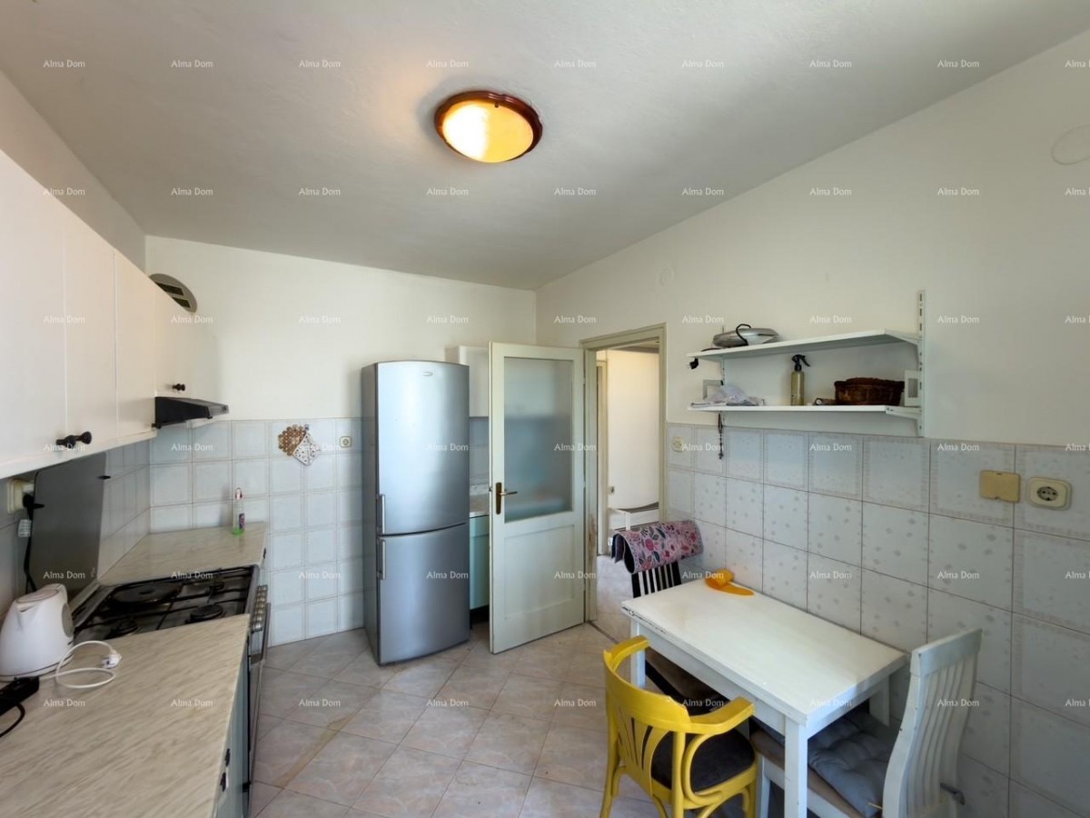 Vendiamo un appartamento in ottima posizione a Pola! 12