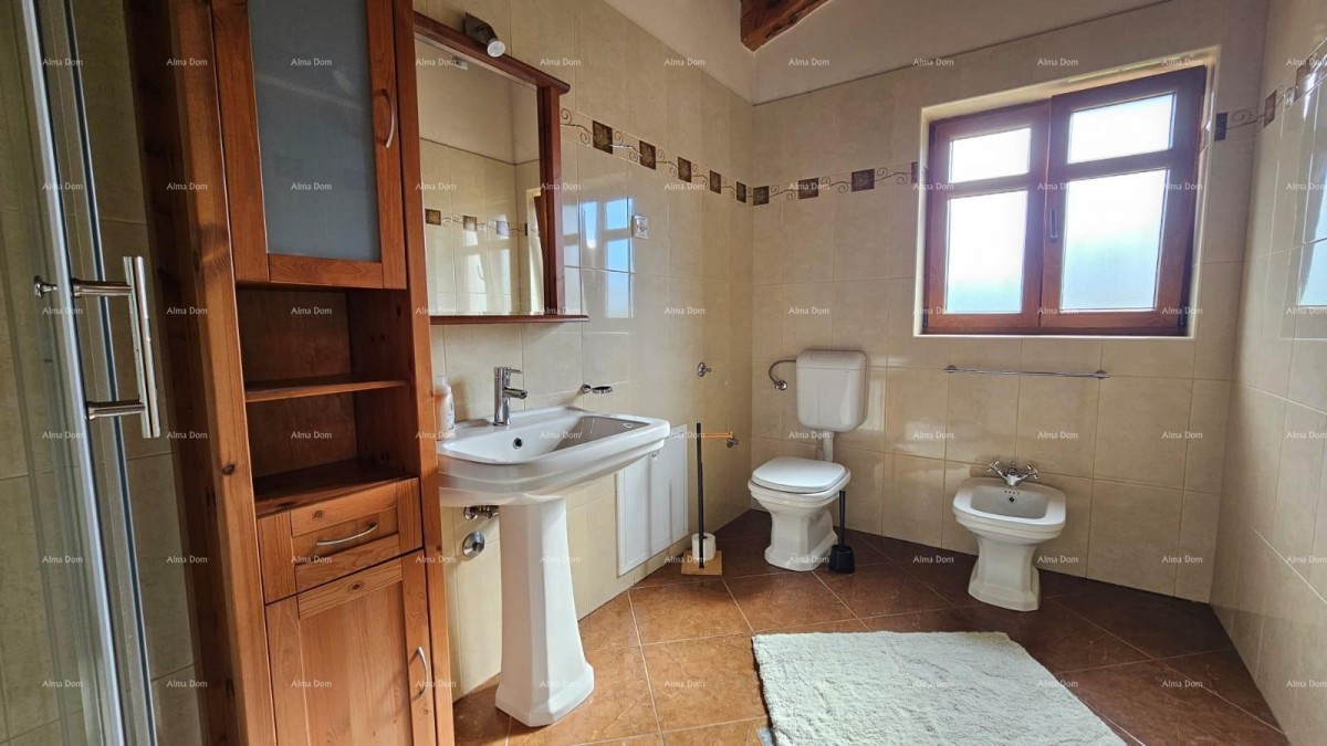 Просторный дом с бассейном в Светом Ловрече - идеальный дом для семьи 5