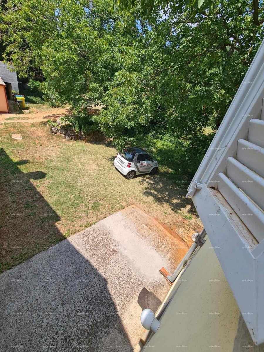 Prodaja hiše z dvoriščem in velikim zemljiščem, Barban 19