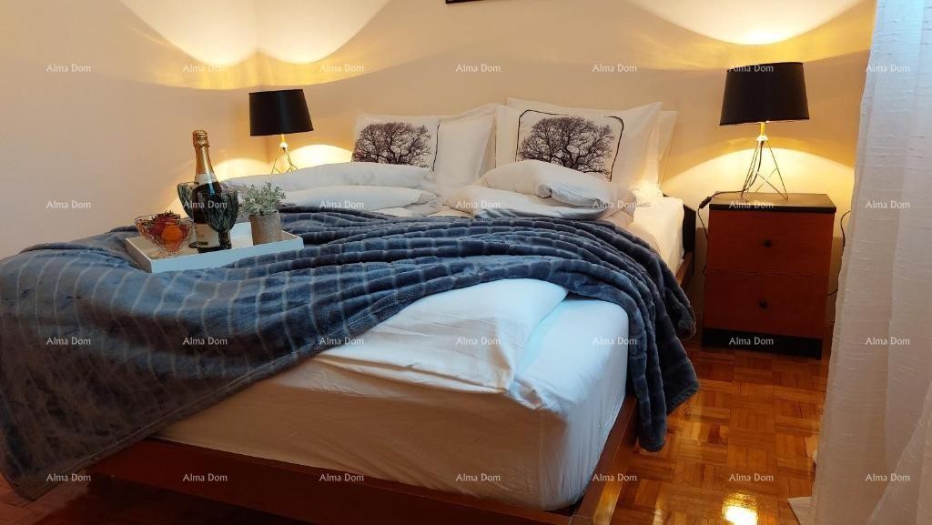 Дом с прекрасным видом на горы, террасой, садом, барбекю и частной парковкой. 13