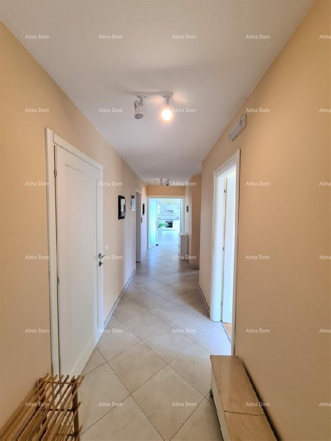 Лижнян продается один большой и один маленький дом. 2