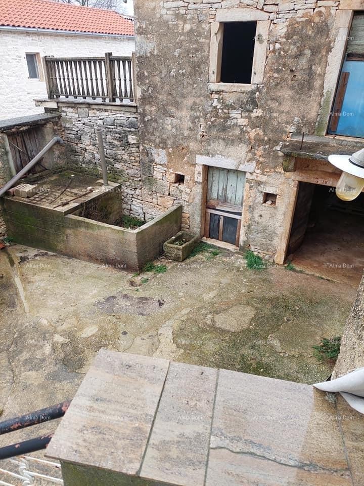 A house for renovation is for sale 7