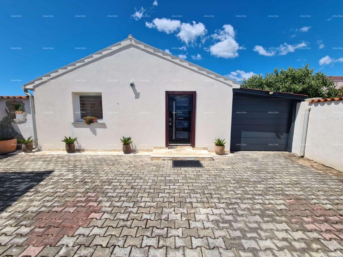 Na prodaju kuća s bazenom – Valtura 42