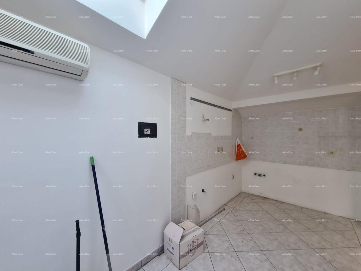 Odlična priložnost! Prodaja stanovanja na vrhunski lokaciji, Medulin! Pet minut lahke hoje do morja in plaž. Neposredna bližina kampa. 5