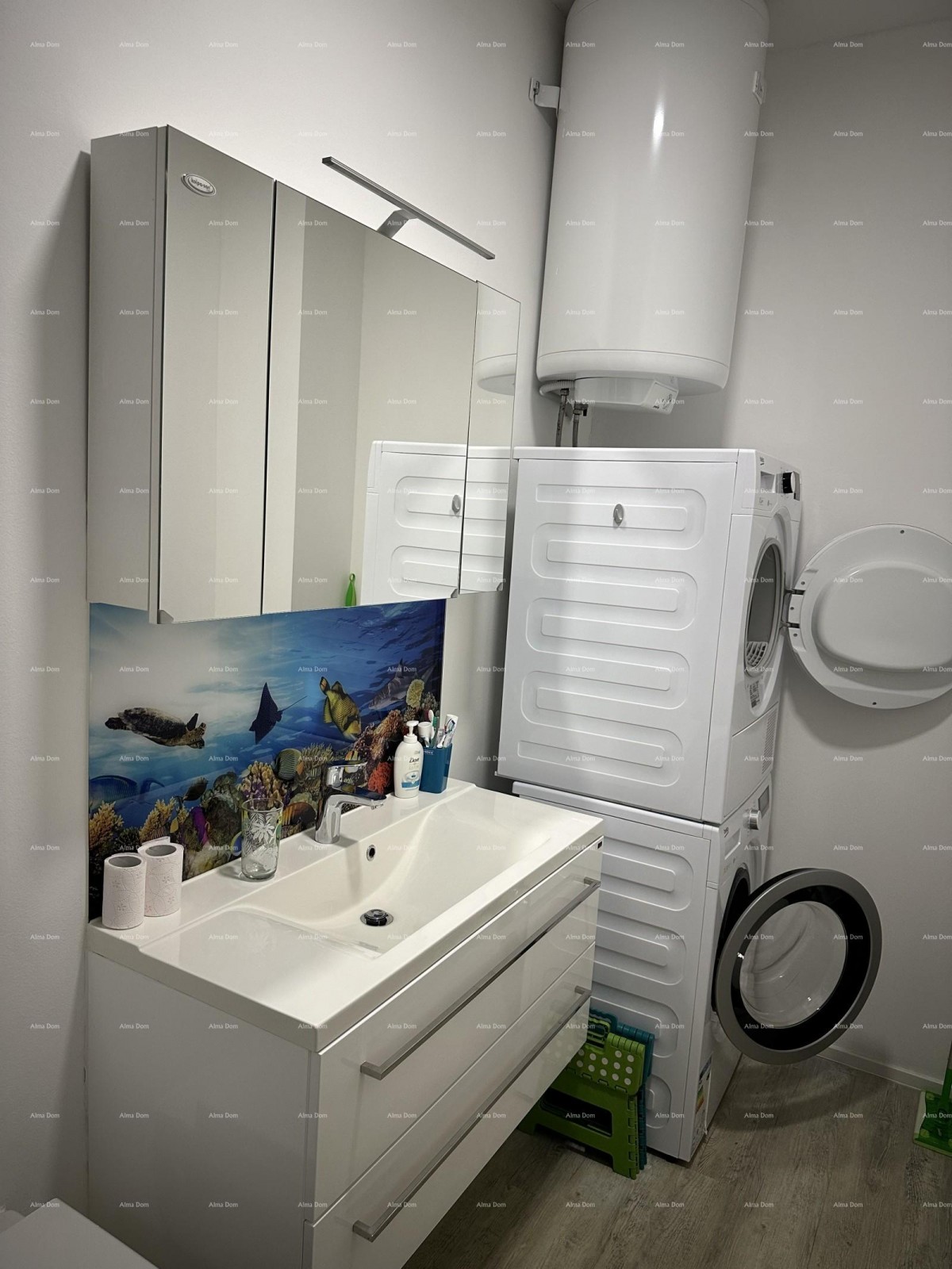 Прекрасный дом с тремя зарегистрированными апартаментами в старой части города Пореч! 31