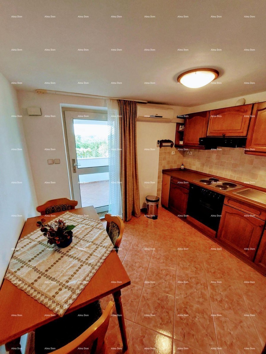 Prodaje se kuća, 170 m2, Karojba 12