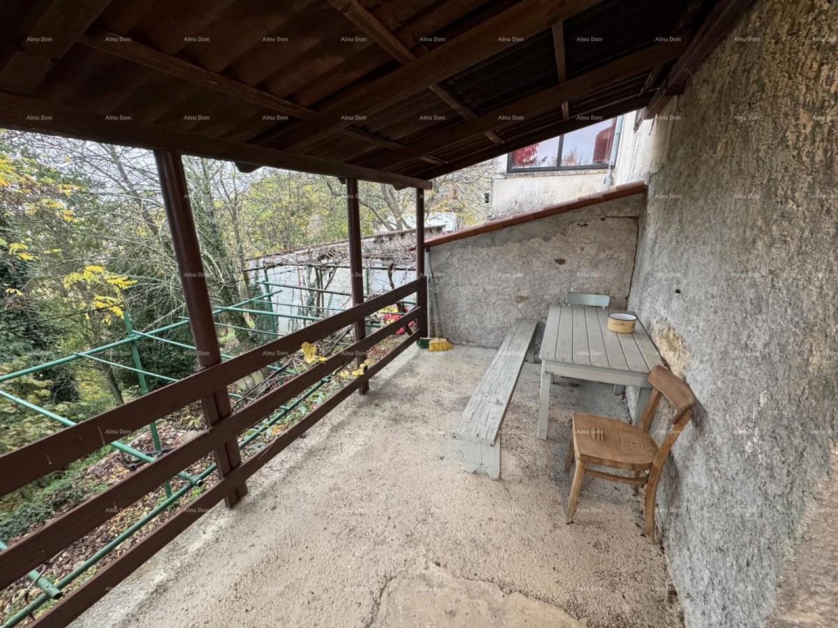 Prodaja- kamena istarska kuća s građevinskim zemljištem, u manjem mjestu, blizina Buzeta! 5