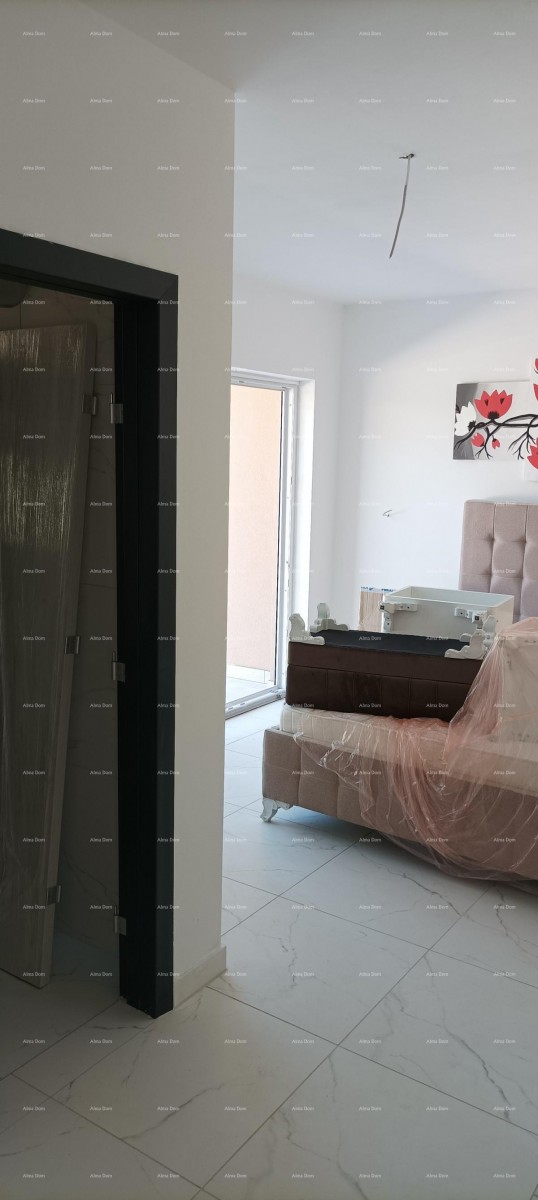 Новый многоквартирный дом недалеко от Ровиня 10