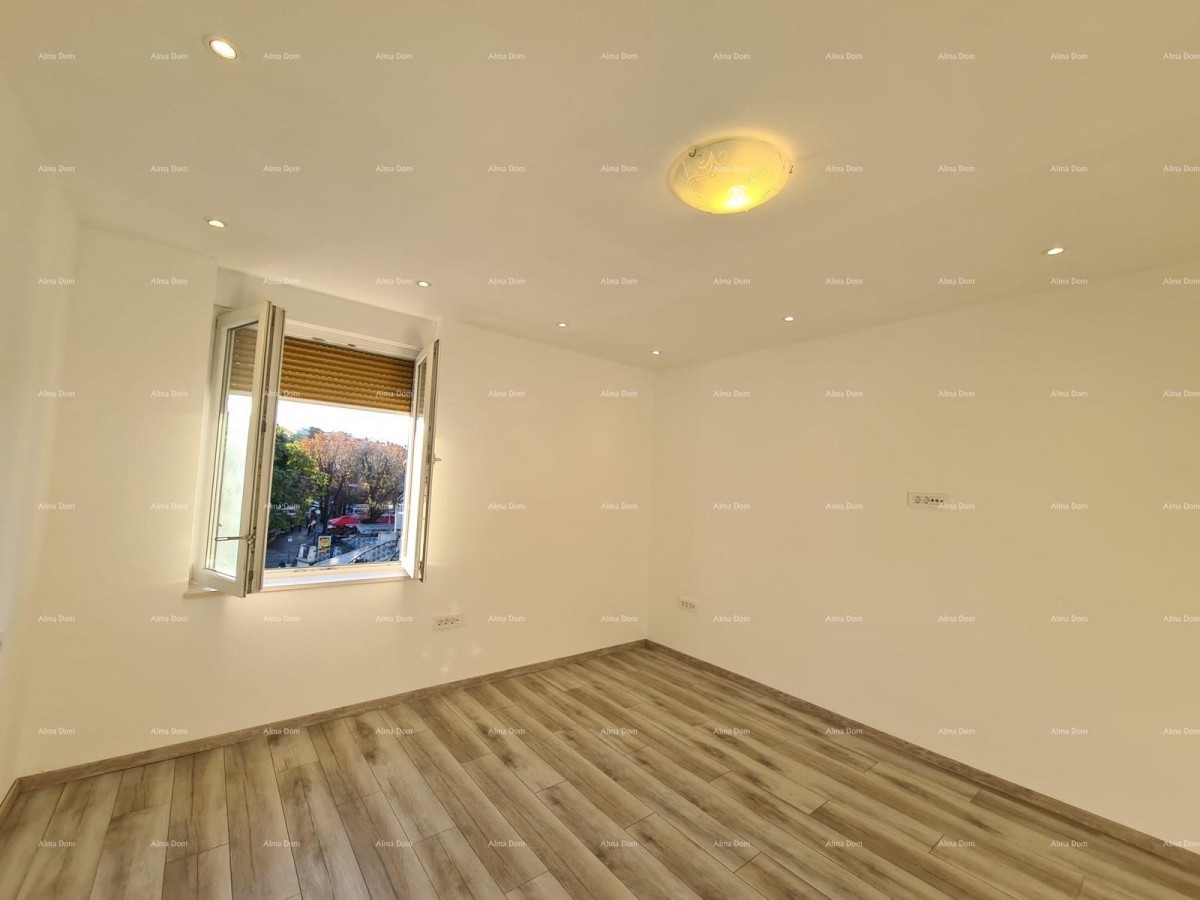 Pula – renoviran dvosobni stan u centru, 72,83 m². Stan se nalazi na glavnoj  tržnici. 5