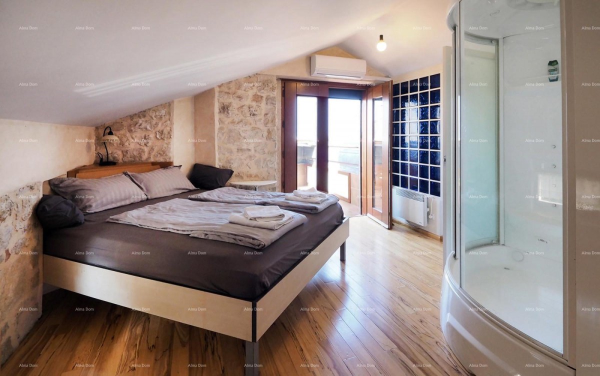 Funtana, Vendesi casa in pietra con vista mare 5