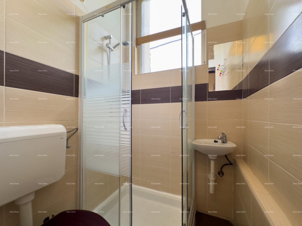 Sale of an apartment in the center with 4 residential units, Pula! 35