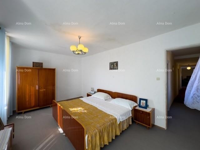 Мы продаем большой отдельно стоящий дом с просторным двором! 27