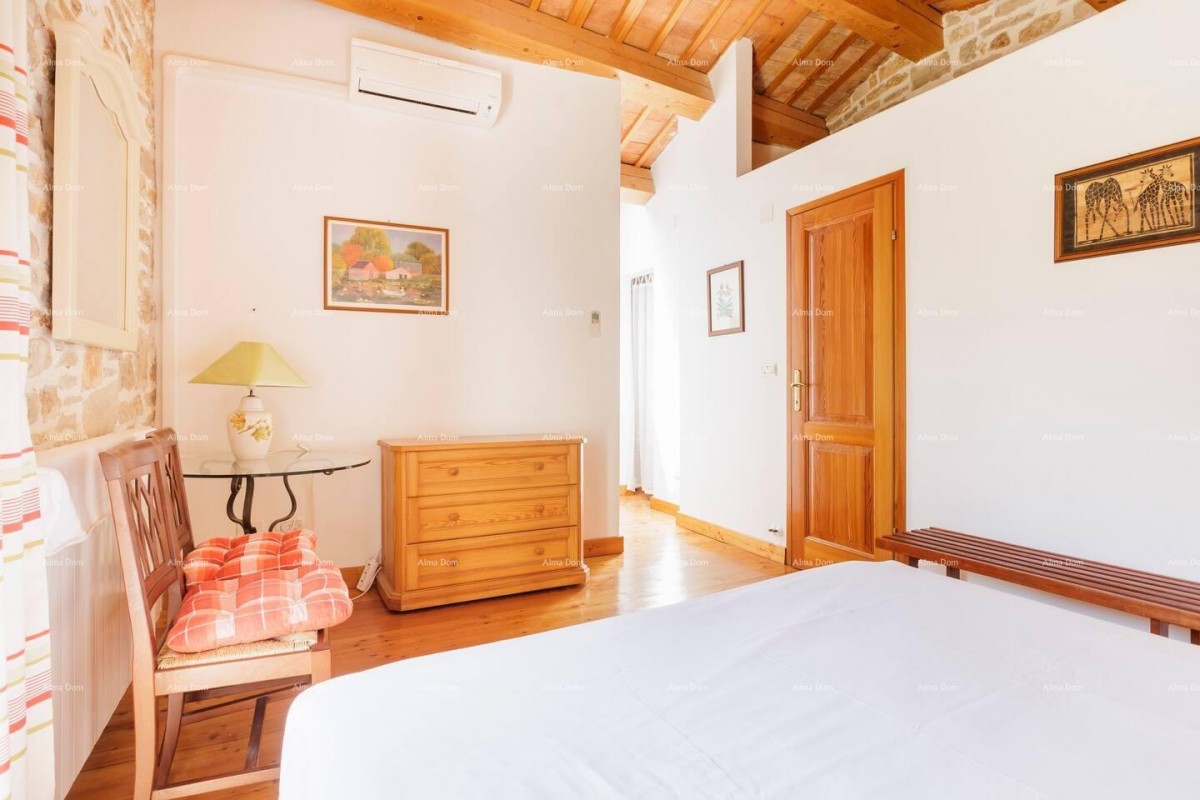 Marčana. Two stone houses with a swimming pool. 9