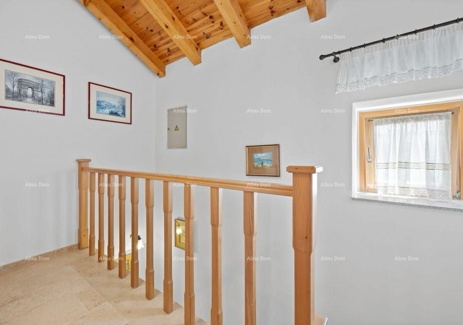 For sale: Renovated Istrian house with a pool – Kanfanar, 208 m², two buildings. 15