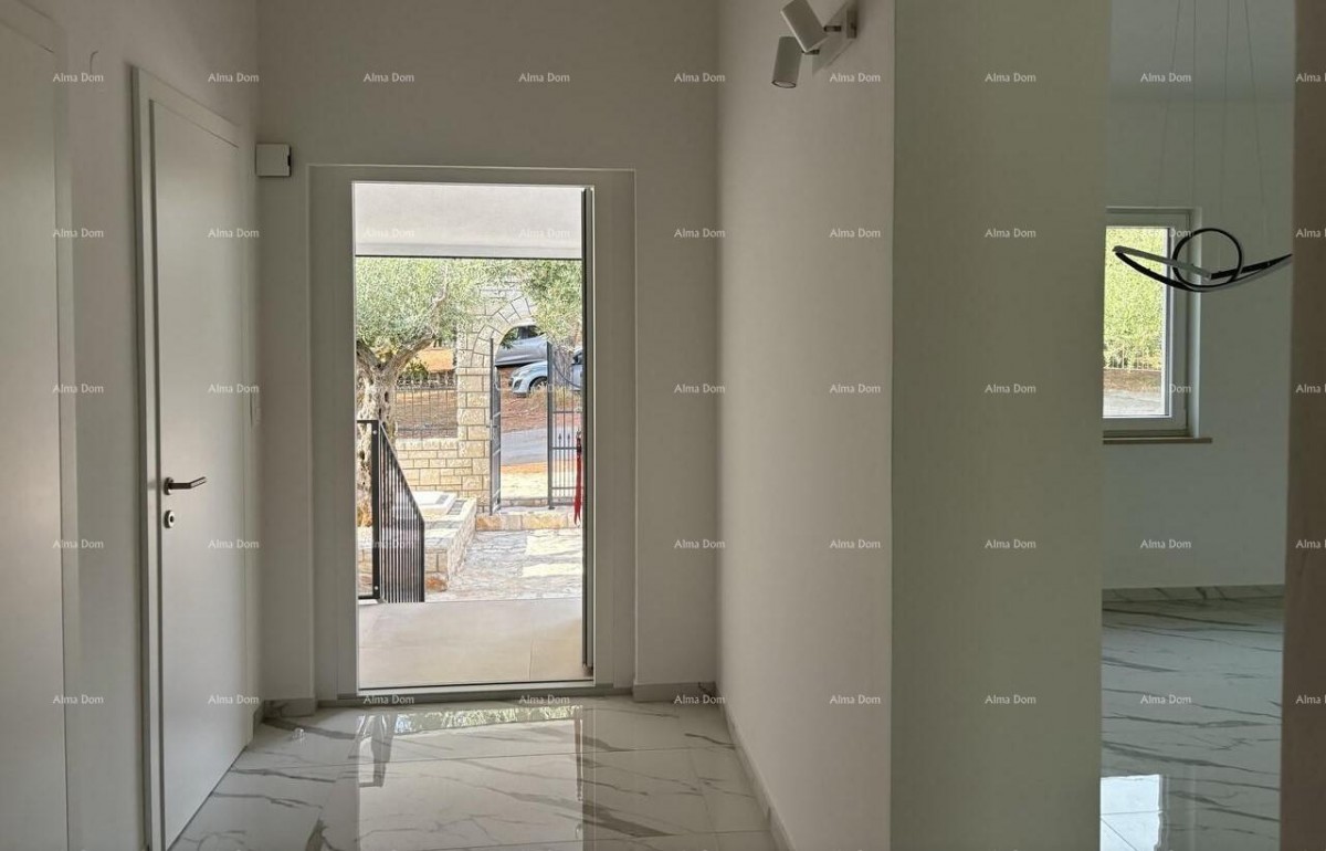 УМАГ – Дом с бассейном и тремя отдельными апартаментами 18