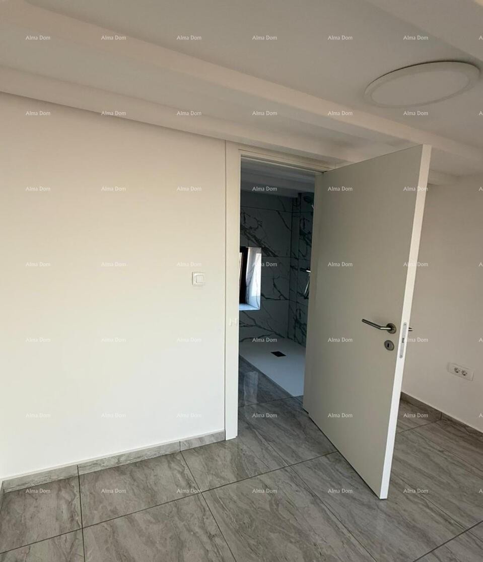 ПОРЕЧ, Реновированный каменный дом с видом на море 25