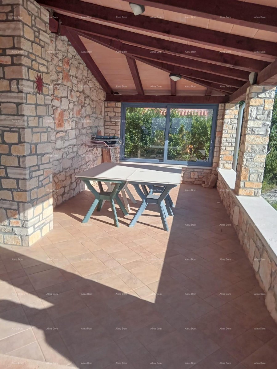 Proximity to the city of Umag. Duplex house for sale, 123.65 m² right on the seafront, 10 meters from the sea. 17