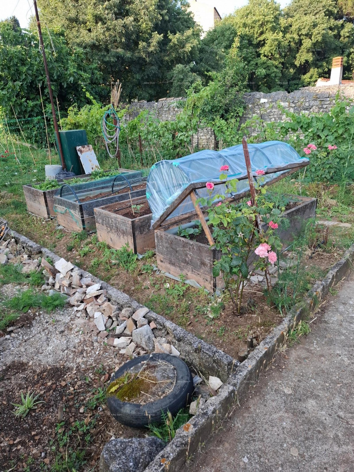 Prostran trosobni stan površine 81 m², neposredna blizina suda, Pula  Veruda 19