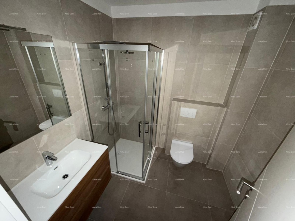 Novogradnja. Blizina gradske tržnice.  Prodaja stanova . Pula, 16