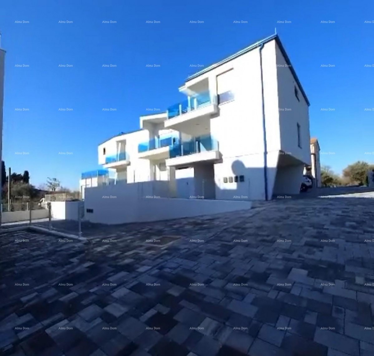 Moderan apartman u bloku E s parkirnim mjestom i spremištem, u blizini Umaga! 1