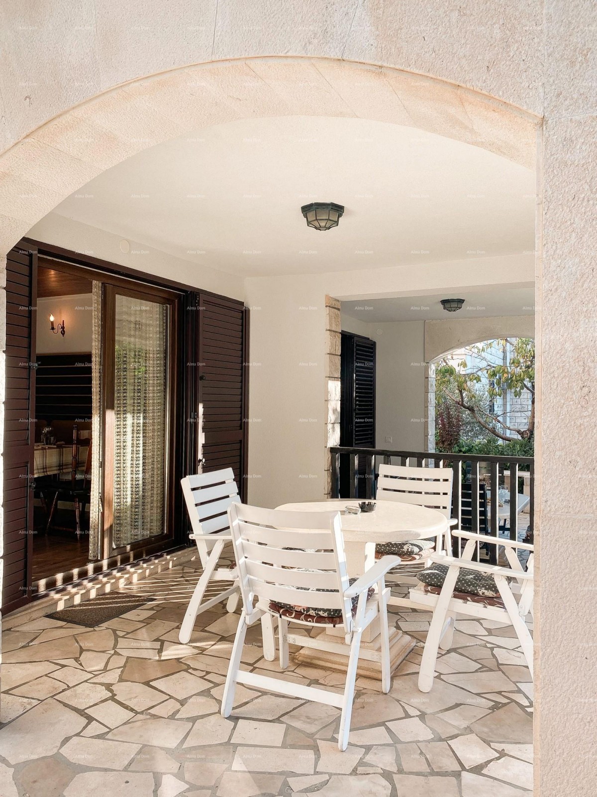 Beautiful villa with 6 apartments for sale in one of the best locations in Supetar, island of Brač! 9