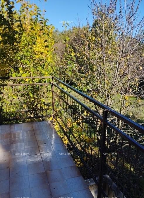 For sale: house with a large yard, 5 km from Poreč. 8