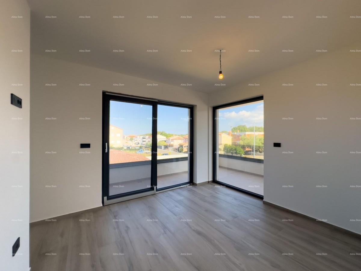 Vendiamo villa bifamiliare con piscina e garage 31