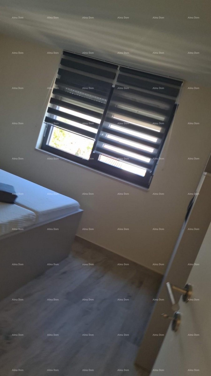 Modern apartment with parking space and storage in block F, near Umag! 8