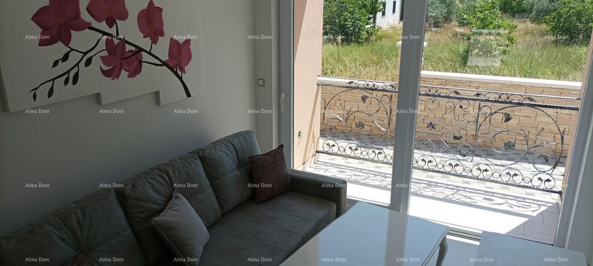 Новый многоквартирный дом недалеко от Ровиня 17