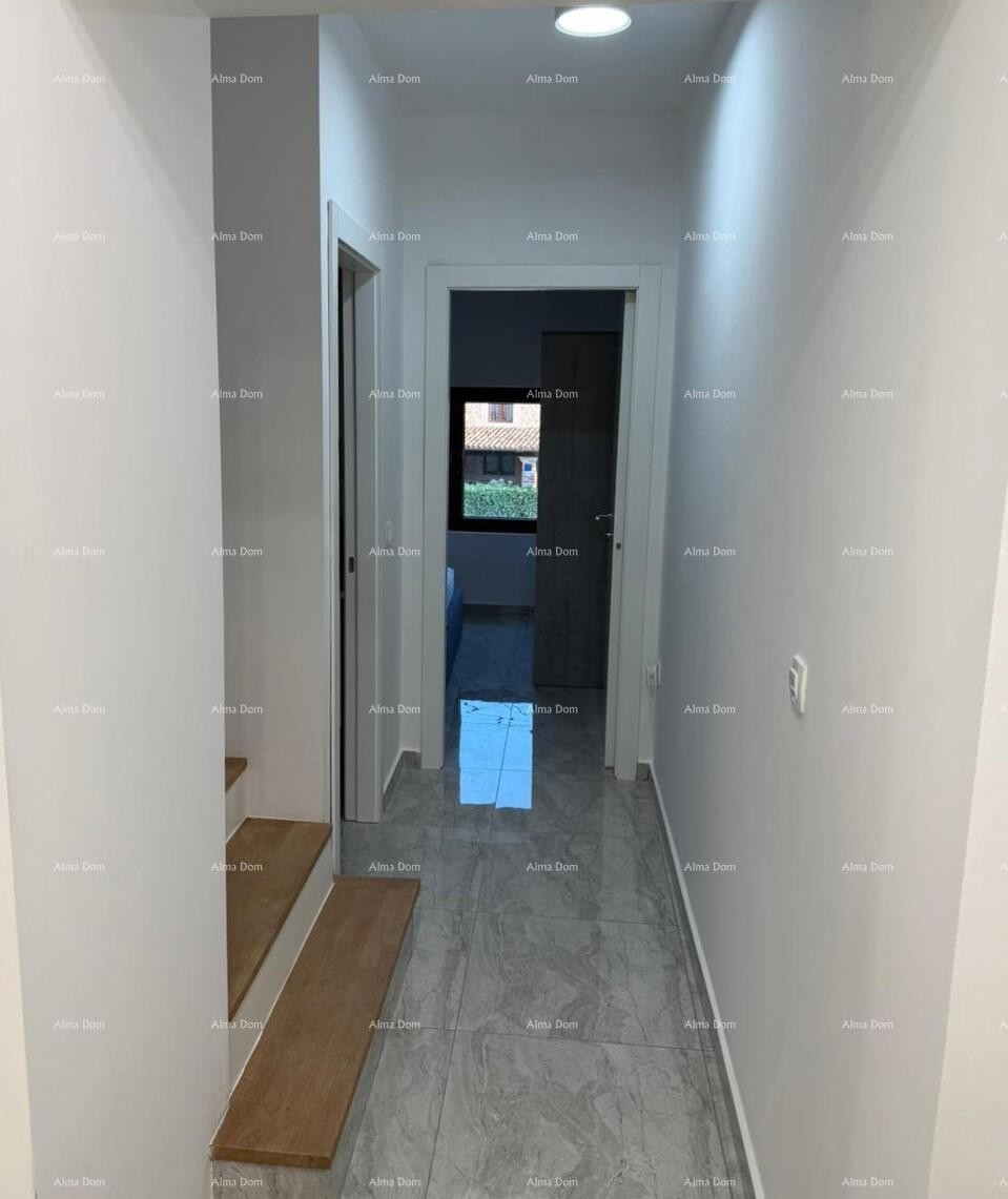 ПОРЕЧ, Реновированный каменный дом с видом на море 12