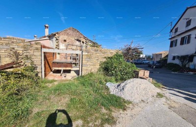 Kamena kuća s okućnicom i započetom renovacijom – okolica Pazina