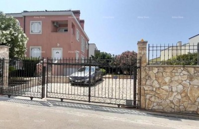 Отличная возможность! Эксклюзивная продажа квартиры в отличном месте с приусадебным участком и парковочным местом. Вид на море! Пошеси, Медулин!!