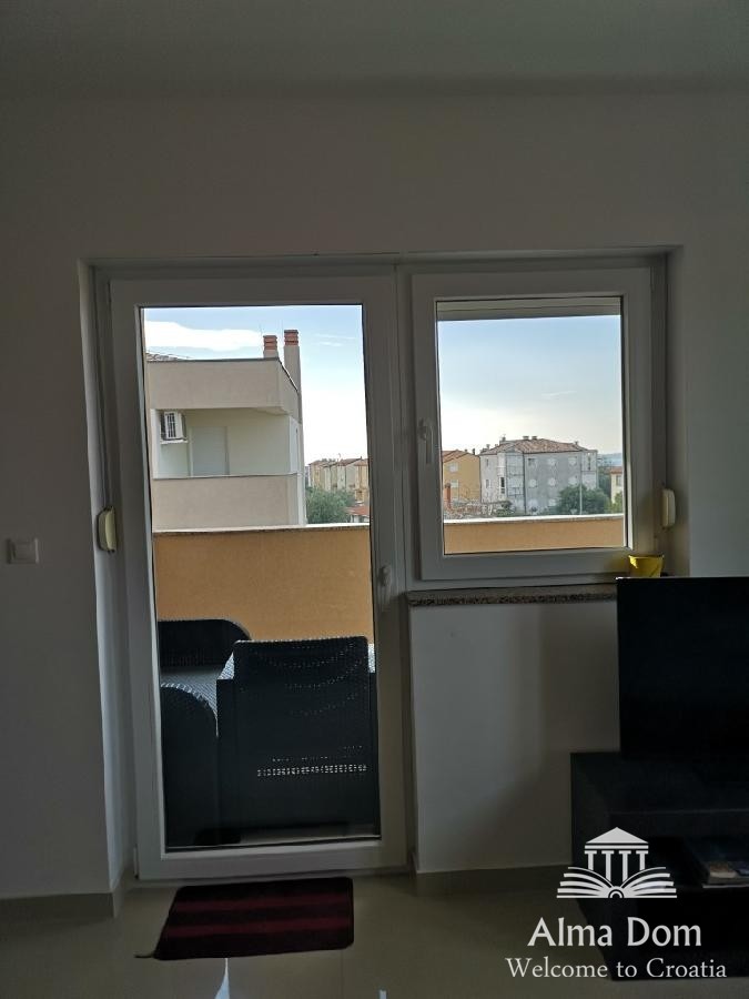 Stanovanje v Peroju, opremljeno in vseljivo. 1