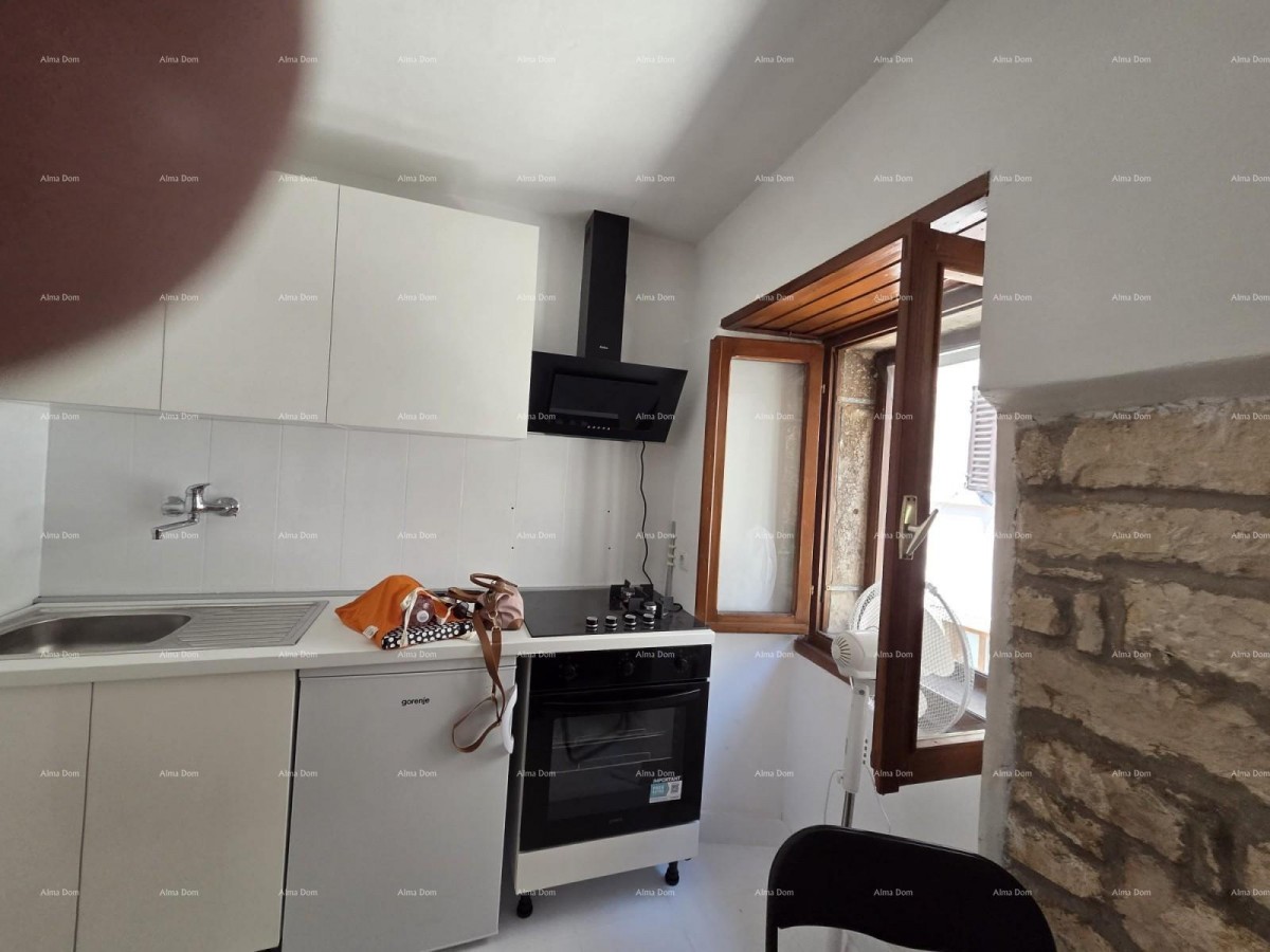 For sale: Renovated stone house in the center of the town of Vodnjan. 8