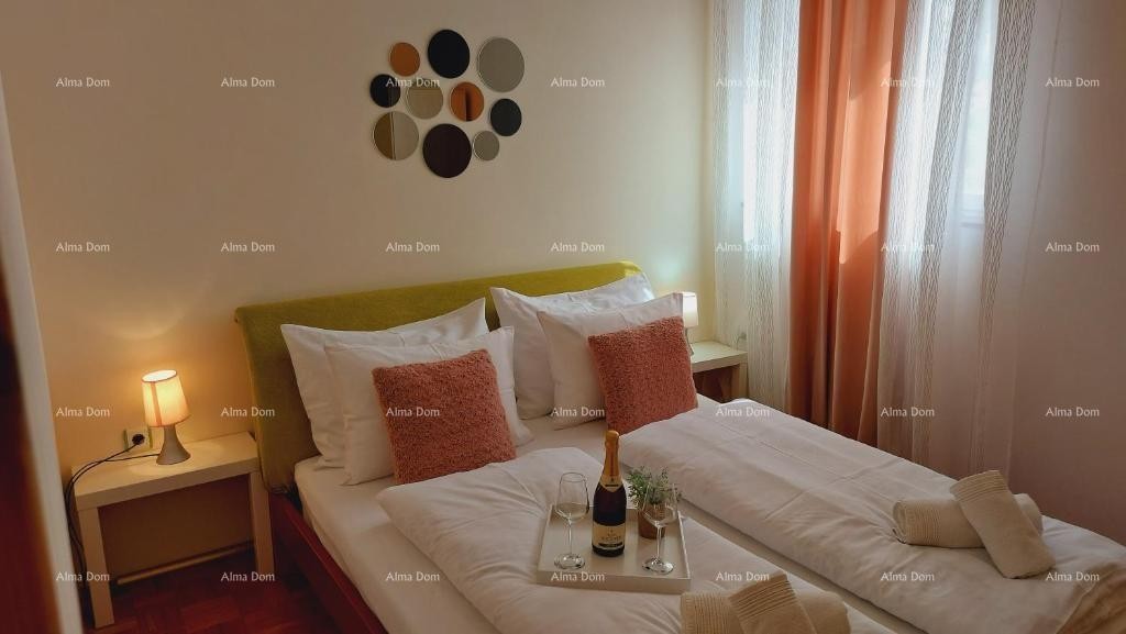 Дом с прекрасным видом на горы, террасой, садом, барбекю и частной парковкой. 11