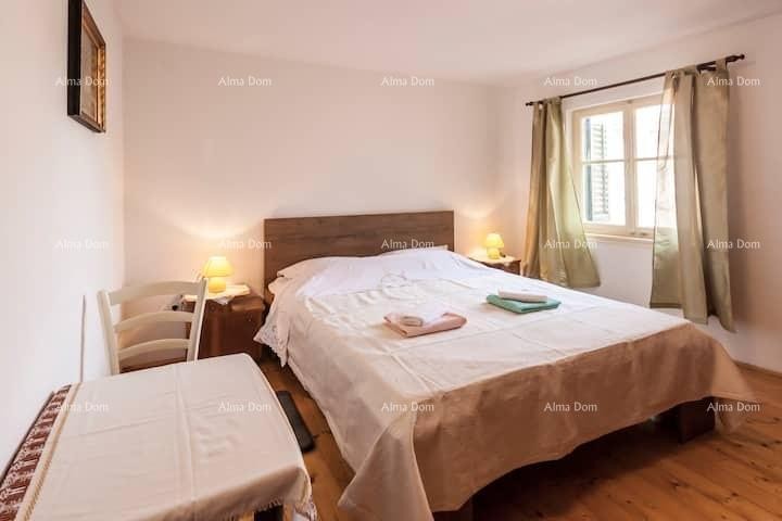 Prodaja lijepo uređene, renovirane istarske kuće s šternom, Marčana! 7