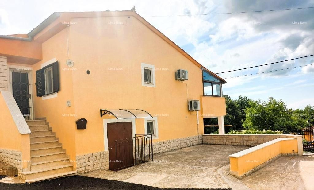 Prodaje se kuća, 170 m2, Karojba 30