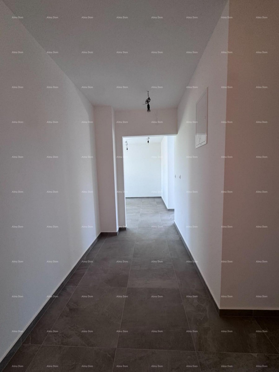 Moderno trilocale con grande terrazza e 2 posti auto 2