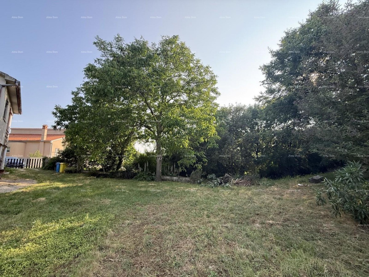 Šarmantna družinska hiša z veliko parcelo in dodatnim gradbenim zemljiščem v bližini Barbana 18