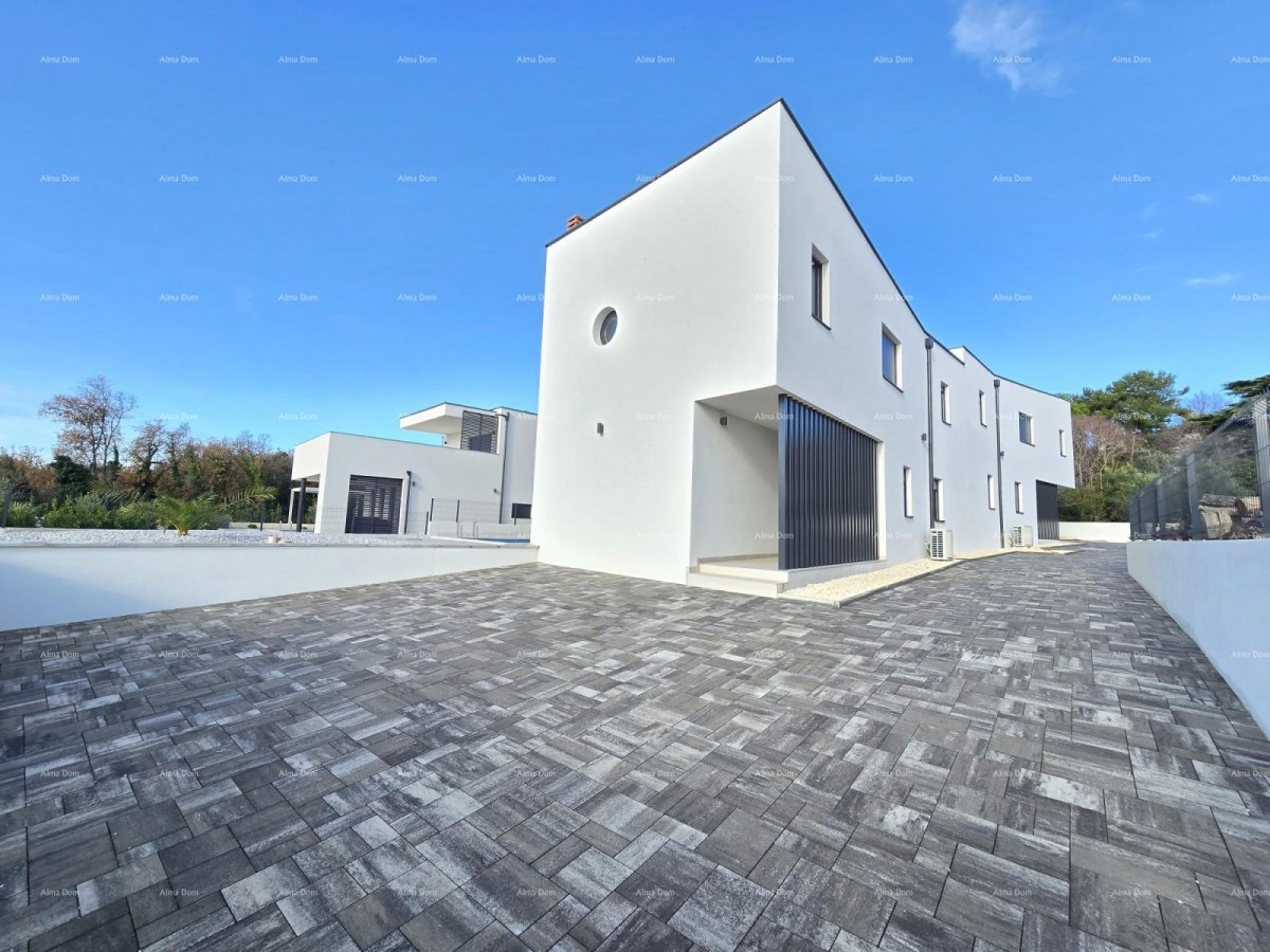 1 km do centra Medulina. Prodaja nove hiše s bazenom na odlični lokaciji, blizu morja! 25