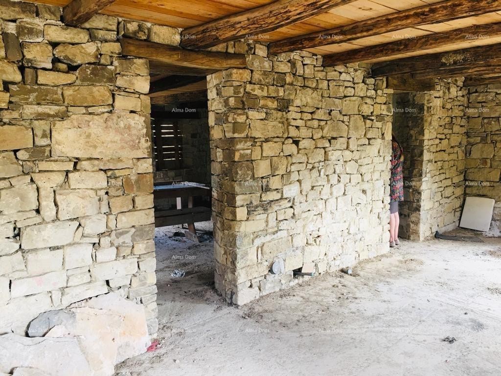 Kuća samostojeća stara za rekonstrukciju , blizina mjesta Motovuna. 2