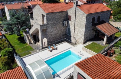 Prekrasna hiša s bazenom v Puli, idealna za družino ali naložbo