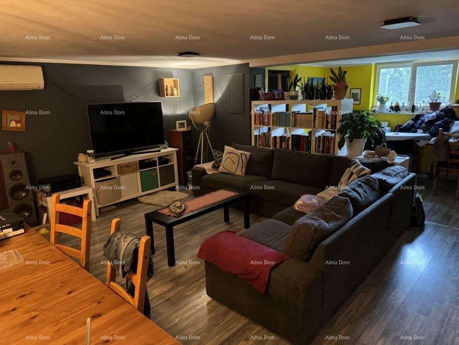 The beautiful estate for sale is surrounded by forests and vineyards, offering views of Gračišće and Učka! 10