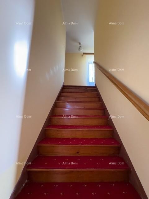 Мы продаем большой отдельно стоящий дом с просторным двором! 19