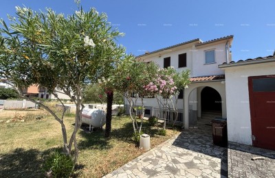 VALBANDON - Kuća s dva stana – idealna za obiteljski život ili investiciju