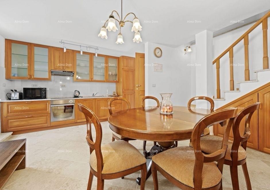 Prodaje se renovirana istarska kuća s bazenom – Kanfanar, 208 m², dva objekta 11